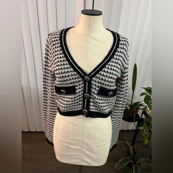 ✨ NWT London Kaye Cropped Cardigan Black & White Knit, Small ✨ - Picture 1 of 7